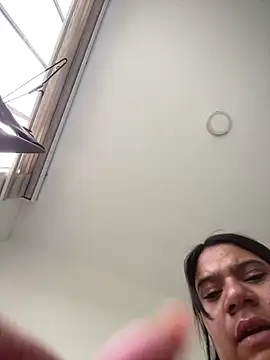 Stefany Bam online show from December 16, 2025, 6:13 pm