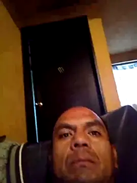 Snapshot of ANGELLHN chatting on October 17, 2025, 9:28 pm ANGELLHN online show from October 17, 2025, 9:28 pm