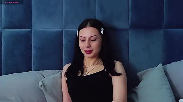 Snapshot of MaeAnna chatting on November 19, 2025, 4:23 am MaeAnna online show from November 19, 2025, 4:23 am