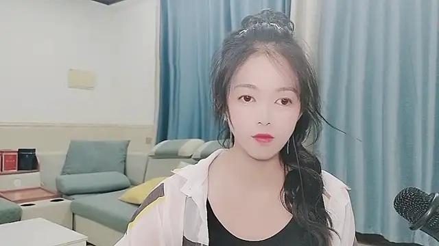 Snapshot of Q_Yumi chatting on October 18, 2025, 2:29 pm Q Yumi online show from October 18, 2025, 2:29 pm