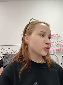 Snapshot of Roxy_Riper chatting on October 6, 2025, 3:42 pm Roxy Riper online show from October 6, 2025, 3:42 pm