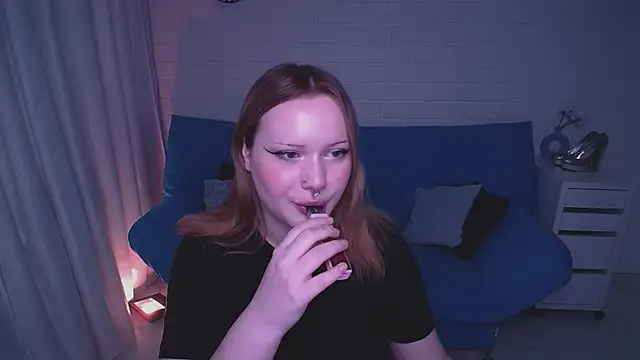 AuroraMour online show from October 15, 2025, 2:39 pm