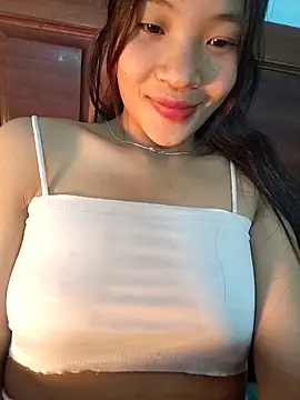 LeyLya online show from December 15, 2025, 1:37 pm