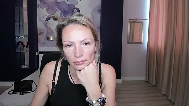 AlinaMoor online show from October 6, 2025, 6:00 am