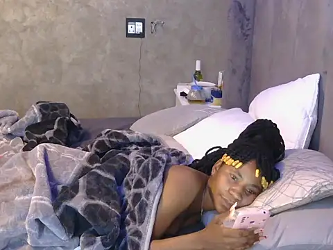 Snapshot of petite_queenx chatting on October 15, 2025, 5:51 am petite queenx online show from October 15, 2025, 5:51 am