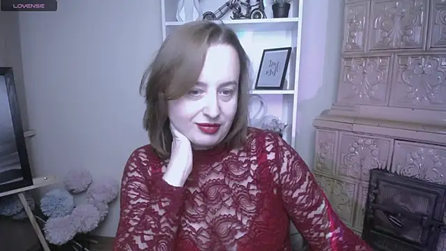 HelenFl online show from November 18, 2025, 7:57 am