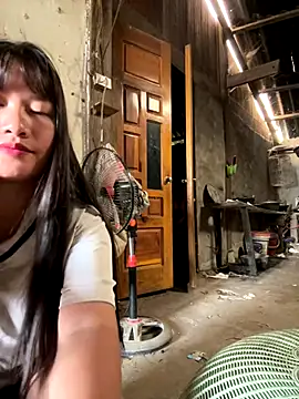 Snapshot of TrangNemo chatting on October 22, 2025, 7:52 am TrangNemo online show from October 22, 2025, 7:52 am