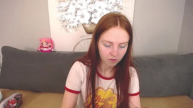 Evarey  online show from October 14, 2025, 4:57 am