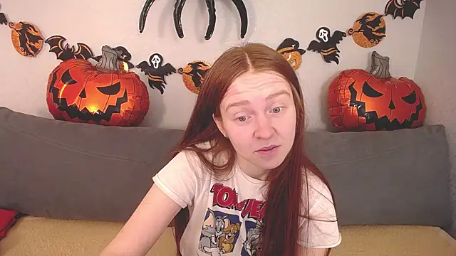 Evarey  online show from October 30, 2025, 5:20 am