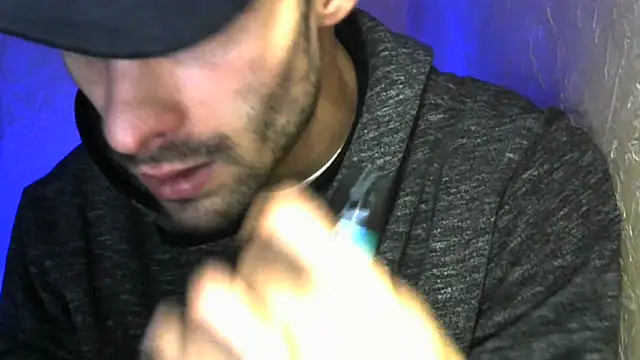 Snapshot of MakabulaAndrey chatting on December 1, 2025, 9:53 pm MakabulaAndrey online show from December 1, 2025, 9:53 pm