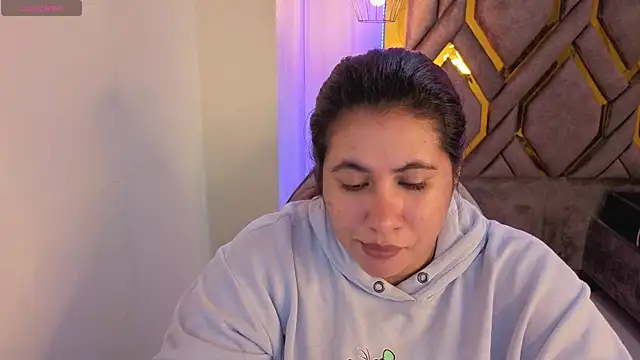 Snapshot of Addyy_02 chatting on November 21, 2025, 1:59 am Addyy 02 online show from November 21, 2025, 1:59 am