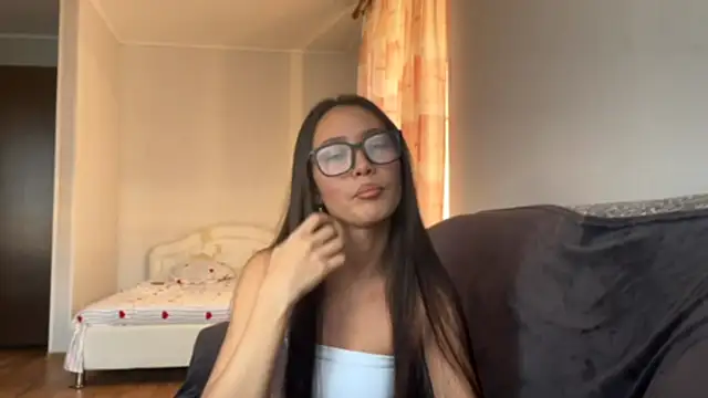 Snapshot of KamilahArcilla chatting on October 11, 2025, 1:27 am KamilahArcilla online show from October 11, 2025, 1:27 am