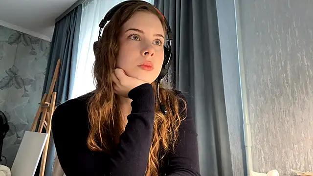Snapshot of Leyla_Luna chatting on October 17, 2025, 10:51 am Leyla Luna online show from October 17, 2025, 10:51 am