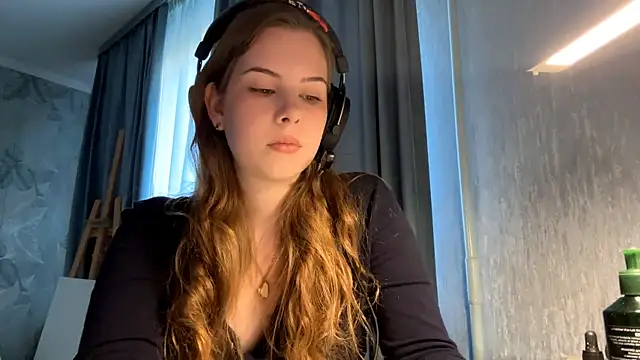 Snapshot of Leyla_Luna chatting on October 18, 2025, 8:48 am Leyla Luna online show from October 18, 2025, 8:48 am