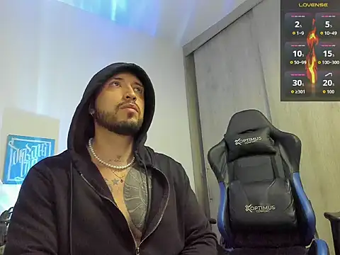 Snapshot of Dave-Max01 chatting on October 12, 2025, 2:32 am Dave-Max01 online show from October 12, 2025, 2:32 am