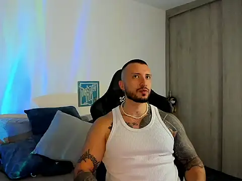 Snapshot of Dave-Max01 chatting on November 8, 2025, 2:34 am Dave-Max01 online show from November 8, 2025, 2:34 am