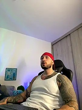 Snapshot of Dave-Max01 chatting on November 13, 2025, 2:32 am Dave-Max01 online show from November 13, 2025, 2:32 am