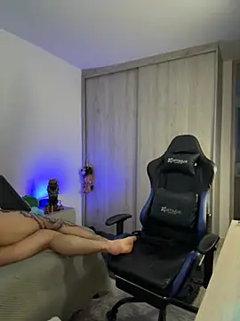 Snapshot of Dave-Max01 chatting on November 26, 2025, 2:56 am Dave-Max01 online show from November 26, 2025, 2:56 am