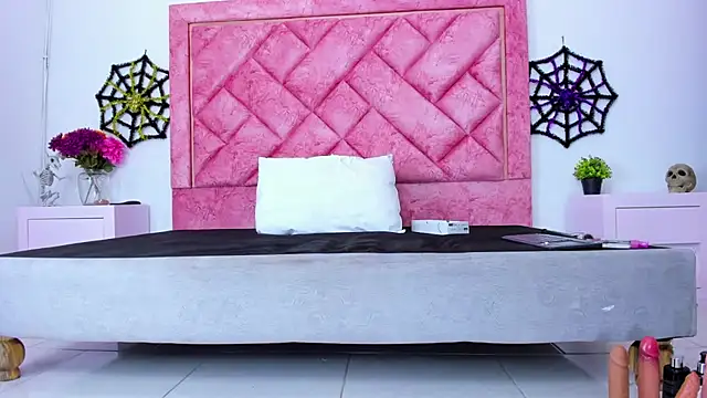 Bigasshott  online show from October 17, 2025, 7:05 pm