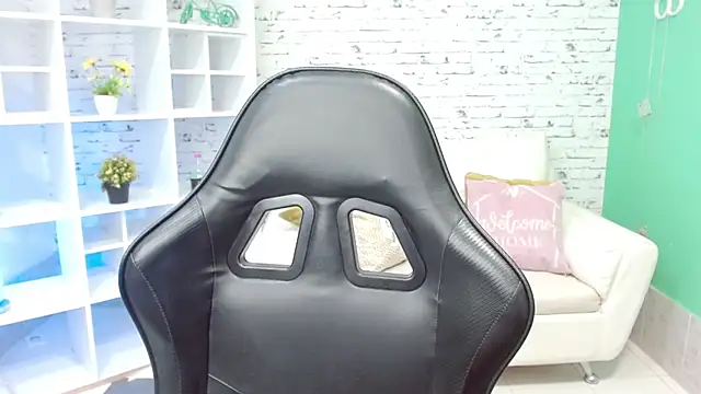 hannahjackson  online show from December 2, 2025, 11:15 am