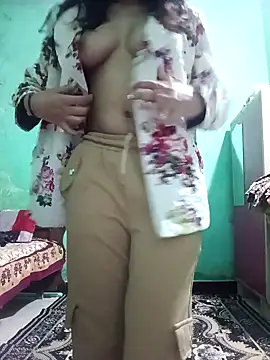 Snapshot of Hornyme18 chatting on November 21, 2025, 4:05 pm Hornyme18 online show from November 21, 2025, 4:05 pm