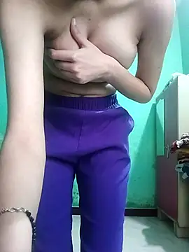 Snapshot of Hornyme18 chatting on December 1, 2025, 5:56 am Hornyme18 online show from December 1, 2025, 5:56 am