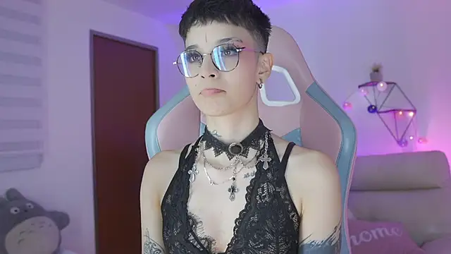 Giia Moretti  online show from November 7, 2025, 10:43 pm