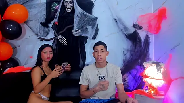 Snapshot of Little_nicoll chatting on November 2, 2025, 12:02 am Little nicoll online show from November 2, 2025, 12:02 am