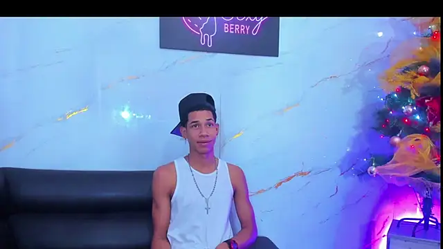 Snapshot of Little_nicoll chatting on November 28, 2025, 10:45 pm Little nicoll online show from November 28, 2025, 10:45 pm