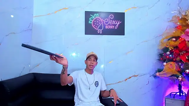 Snapshot of Little_nicoll chatting on December 1, 2025, 10:26 pm Little nicoll online show from December 1, 2025, 10:26 pm