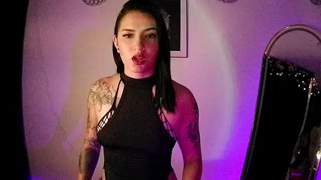 Snapshot of LunaAdamsx chatting on November 5, 2025, 10:15 am LunaAdamsx online show from November 5, 2025, 10:15 am