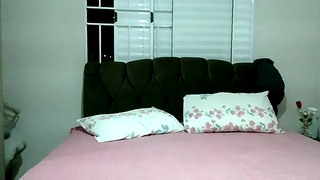 Snapshot of CleoHot25 chatting on December 14, 2025, 12:38 am CleoHot25 online show from December 14, 2025, 12:38 am