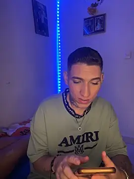 Snapshot of davidxxx_2012 chatting on October 18, 2025, 1:30 am davidxxx 2012 online show from October 18, 2025, 1:30 am