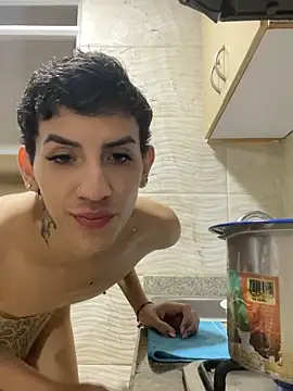 SiaraRealist online show from November 1, 2025, 12:01 am