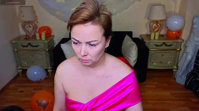 Snapshot of Viola_Rayden chatting on October 15, 2025, 11:32 am Viola Rayden online show from October 15, 2025, 11:32 am