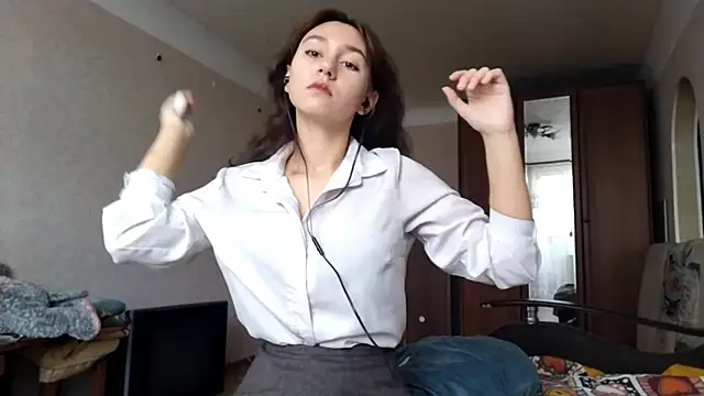 Snapshot of MiaLovelyOne chatting on October 21, 2025, 7:20 am MiaLovelyOne online show from October 21, 2025, 7:20 am