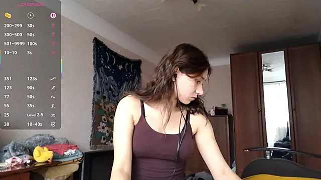 Snapshot of MiaLovelyOne chatting on October 28, 2025, 9:35 am MiaLovelyOne online show from October 28, 2025, 9:35 am