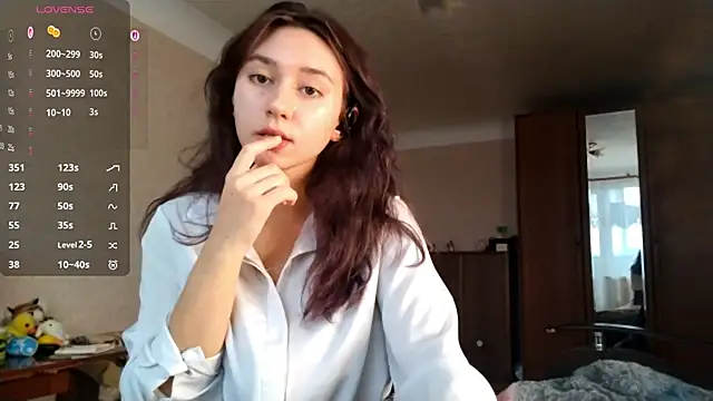 Snapshot of MiaLovelyOne chatting on November 13, 2025, 9:30 am MiaLovelyOne online show from November 13, 2025, 9:30 am