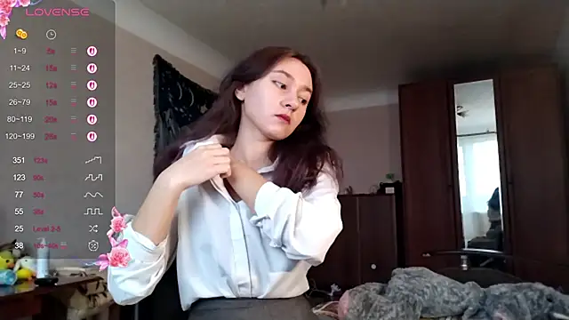 Snapshot of MiaLovelyOne chatting on November 18, 2025, 11:25 am MiaLovelyOne online show from November 18, 2025, 11:25 am