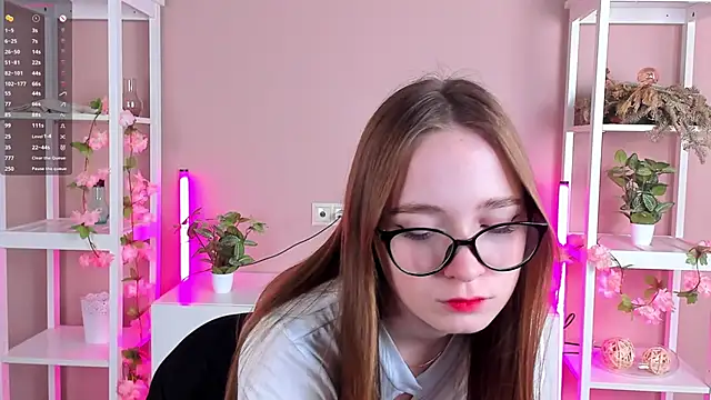 Snapshot of LittleCutieSandy chatting on November 9, 2025, 3:05 am LittleCutieSandy online show from November 9, 2025, 3:05 am