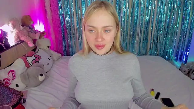 Snapshot of CeaneLino chatting on November 11, 2025, 5:57 pm CeaneLino online show from November 11, 2025, 5:57 pm