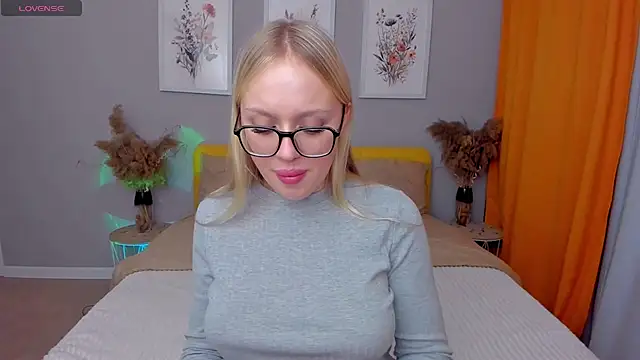 Snapshot of CeaneLino chatting on November 13, 2025, 7:46 pm CeaneLino online show from November 13, 2025, 7:46 pm