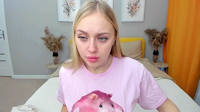 Snapshot of CeaneLino chatting on November 28, 2025, 7:44 am CeaneLino online show from November 28, 2025, 7:44 am