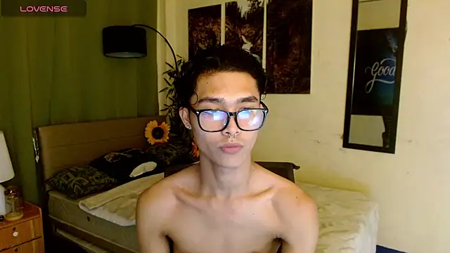 AsianCarl online show from November 12, 2025, 5:02 pm