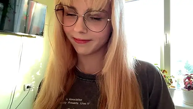 Snapshot of CherlynBlose chatting on October 10, 2025, 1:10 pm CherlynBlose online show from October 10, 2025, 1:10 pm