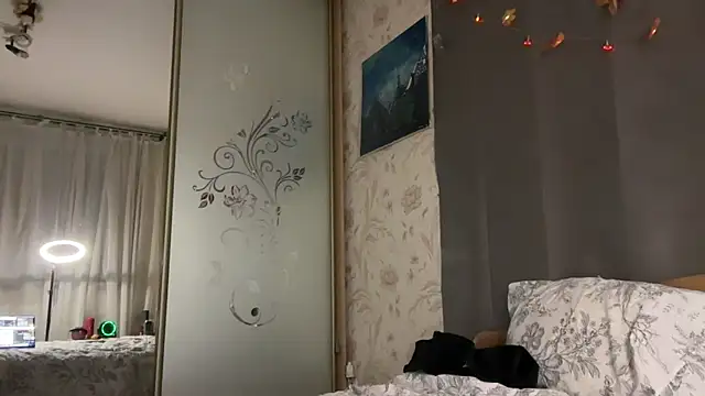 Snapshot of Crave_Elise chatting on November 12, 2025, 12:00 am Crave Elise online show from November 12, 2025, 12:00 am