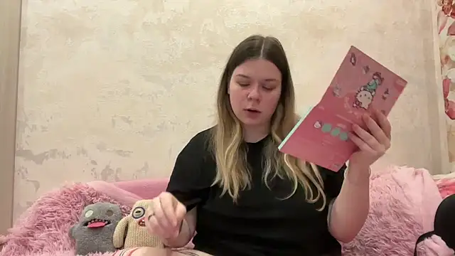 Snapshot of Crave_Elise chatting on November 17, 2025, 12:05 am Crave Elise online show from November 17, 2025, 12:05 am