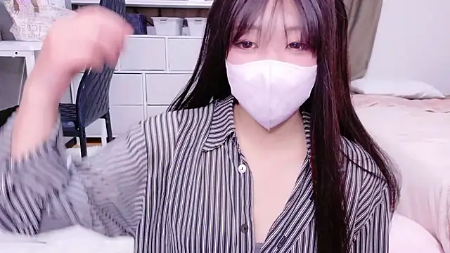 Snapshot of YuKa-zaurusu chatting on November 17, 2025, 6:08 am YuKa-zaurusu online show from November 17, 2025, 6:08 am