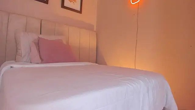  alison c online show from October 14, 2025, 11:33 am