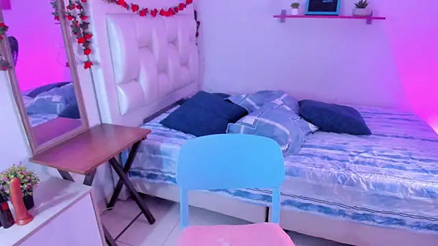 Snapshot of Laaura-Velez chatting on November 28, 2025, 1:25 pm Laaura-Velez online show from November 28, 2025, 1:25 pm